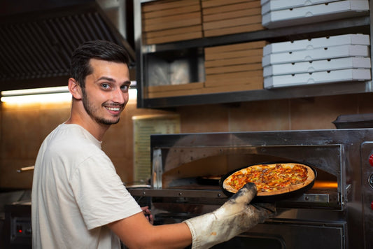 An Essential Guide to Comparing Pizza Pans